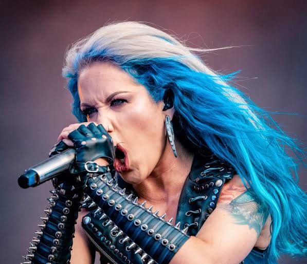 Nita Strauss Novo Single Tem Participação De Alissa White Gluz Do