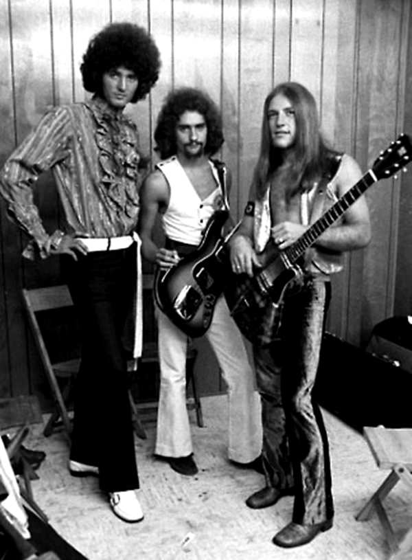 Grand funk railroad e pluribus funk, also known as GFR, is an American rock band