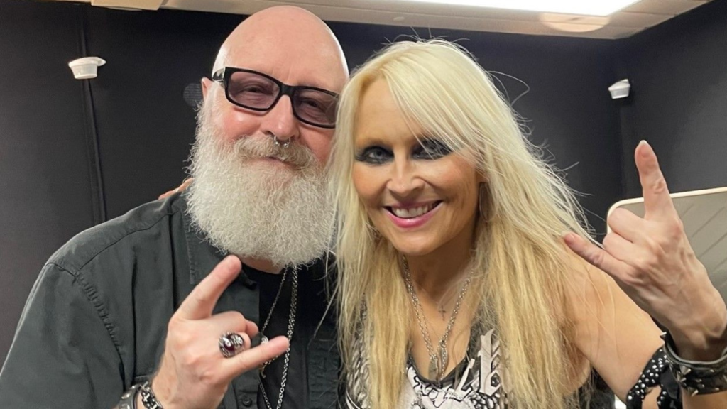 Doro lança cover de 'Living After Midnight' com participação de Rob Halford e diz que sonho se realizou.