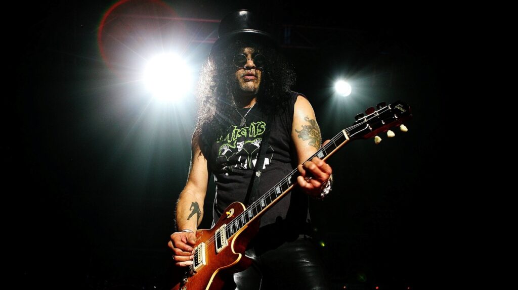 Slash fala sobre o 42° aniversário da MTV e diz que o canal morreu nos anos 90.