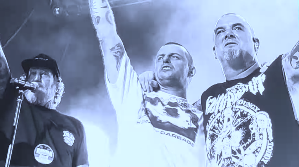 Pantera membros do Mastodon e Lamb of God sobem ao palco para cantar Walk, na Geórgia