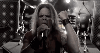 Queensrÿche assista ao videoclipe do cover de Rebel Yell