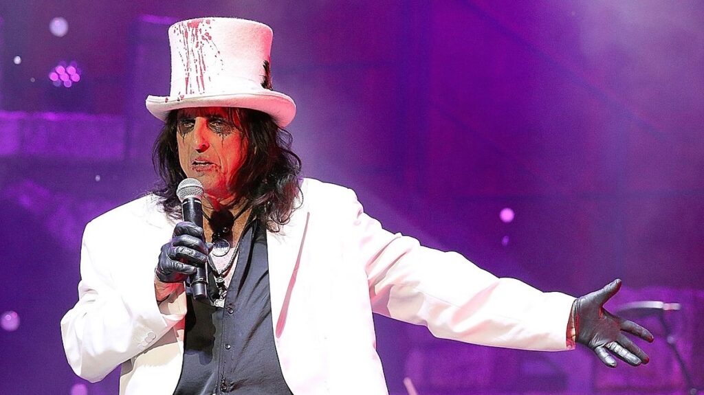 Alice Cooper não vai se aposentar tão cedo, "as pessoas esperam ver esta relíquia"