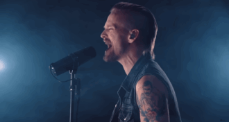 Agite com Erik Grönwall no cover de “Livin’ On A Prayer”