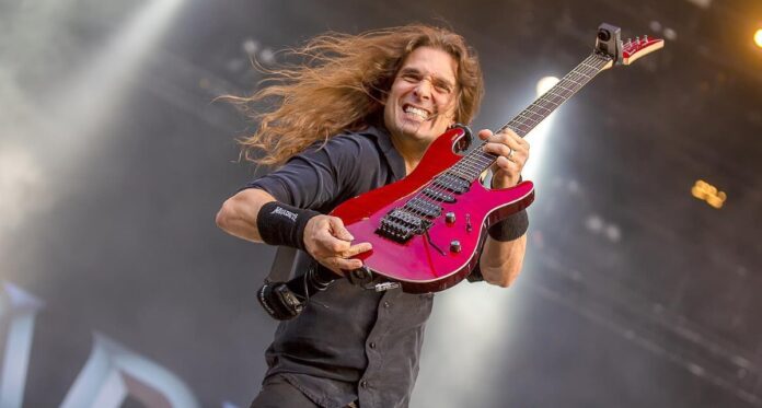 Megadeth: Kiko Loureiro será substituído na próxima turnê