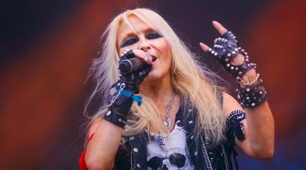 Doro Pesch: "Nunca pensei em me casar e ter filhos. Escolhi minhas prioridades, não gostaria de ter outra vida"