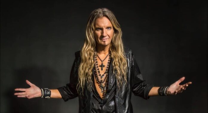 Accept Joel Hoekstra, guitarrista do Whitesnake, se junta aos alemães na turnê de 2024