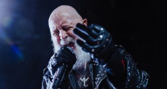 Judas Priest vivemos em um mundo hoje onde uma mentira pode ser empurrada tão forte que ela se torna verdade, diz Halford