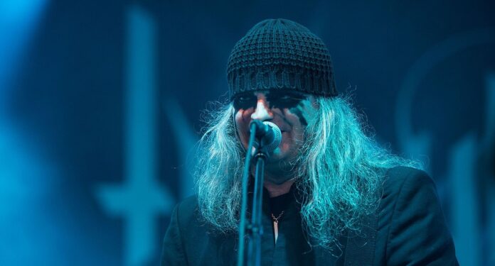 Celtic Frost não quero me tornar um Bono do U2, afirma Tom Warrior sobre músicos que fazem pregação política
