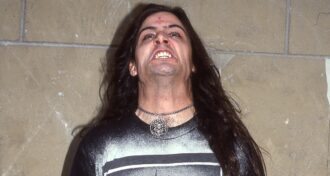 Deicide Glen Benton relembra quando queimou uma cruz invertida na testa, não o que diabos eu estava pensando