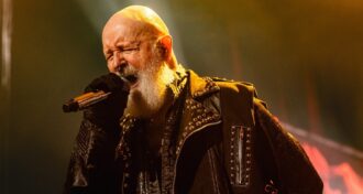 Judas Priest Rob Halford relembra a experiência de ser alvo do PMRC, foi difícil porque era apoiado por figuras políticas muito poderosas