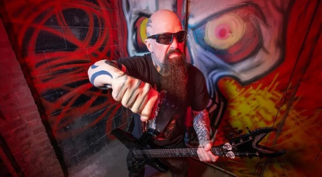 Kerry King se você acredita em Deus, bom pra você. Mas você já pensou em uma perspectiva diferente