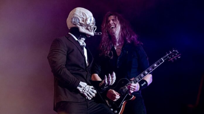 Megadeth ele precisava fazer o que era certo para ele e sua família. Ele teve culhão, diz Mustaine sobre Kiko Loureiro