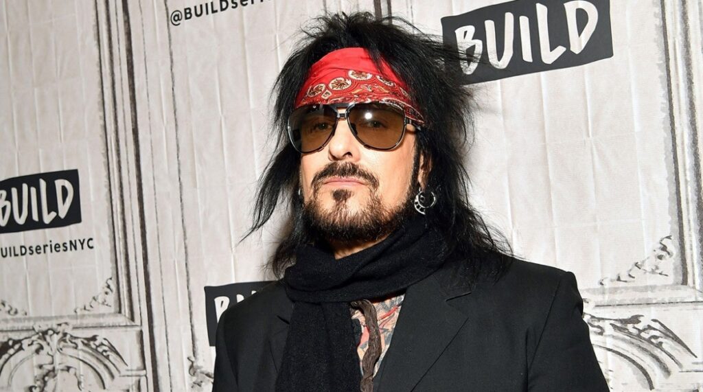 Mötley Crue: "agora todo mundo é crítico musical", dispara Nikki Sixx contra críticos de "Dogs Of War"