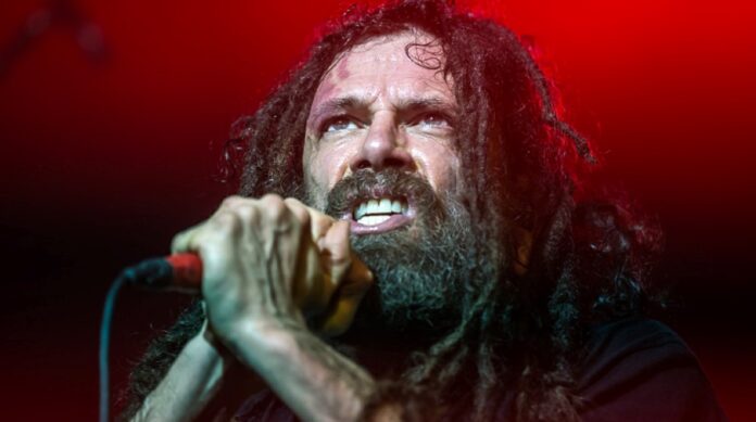Six Feet Under outras pessoas ganham dinheiro enquanto fazemos o trabalho, diz Chris Barnes sobre turnês