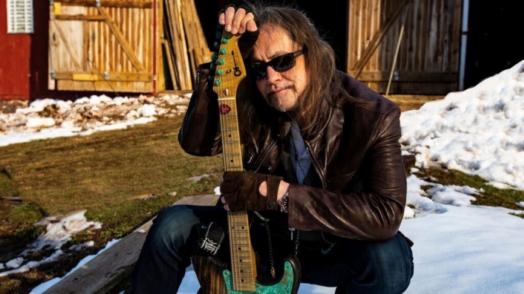 Jake E. Lee: "o atirador descarregou seu pente em mim"