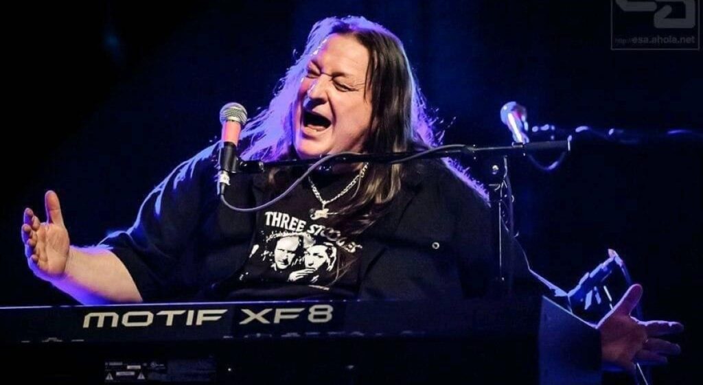 Savatage “meus problemas de saúde são mais sérios do que eu pensava originalmente. Prometo que retornarei o mais rápido possível”, disse Jon Oliva