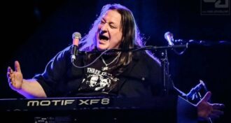 Savatage “meus problemas de saúde são mais sérios do que eu pensava originalmente. Prometo que retornarei o mais rápido possível”, disse Jon Oliva