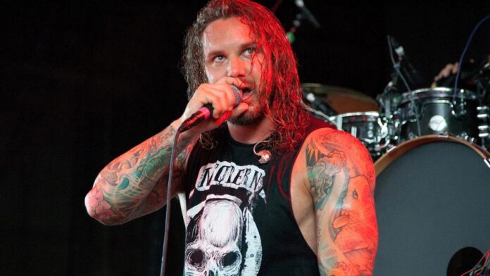 As I Lay Dying: câmeras mostram Tim Lambesis usando de violência contra a ex-esposa Dany Norris e vocalista se manifesta