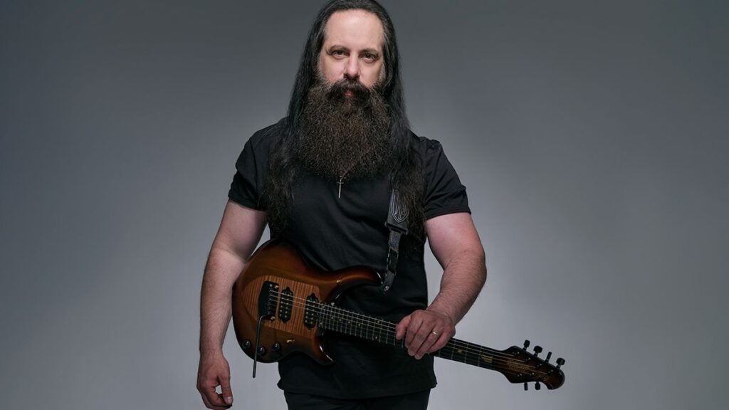 Dream Theater para John Petrucci, ser autossuficiente foi crucial para que a banda sobrevivesse na indústria