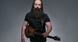 Dream Theater para John Petrucci, ser autossuficiente foi crucial para que a banda sobrevivesse na indústria