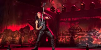 Manowar: "quem já esteve no Brasil sabe que muitos países deviam aprender uma lição com vocês", diz Joey DeMaio