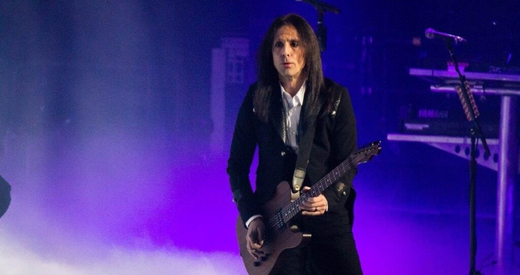 Megadeth: "eu precisava de dinheiro. Paul O'Neill disse, 'Vá ganhar dinheiro. Você volta assim que estiver pronto'", diz Al Pitrelli