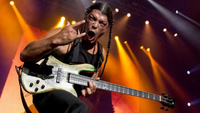 Metallica sobre nossa equipe, todos se dão bem. Estamos lá pelos motivos certos e confiamos uns nos outros