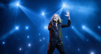 Sebastian Bach assista ao clipe de Future Of Youth com Orianthi e Coral da Academia de Artes de Las Vegas