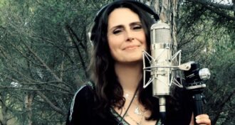 Within Temptation Sharon Den Adel acredita que a banda deve usar a música para transmitir sua visões políticas