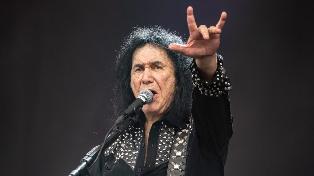 A banda que salvou o rock, na opinião de Gene Simmons eles conectaram suas guitarras e não brincaram