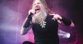 Amon Amarth todo mundo estava cantando sobre Satanás naquela época, mas eu não acredito em Satanás, Johan Hegg