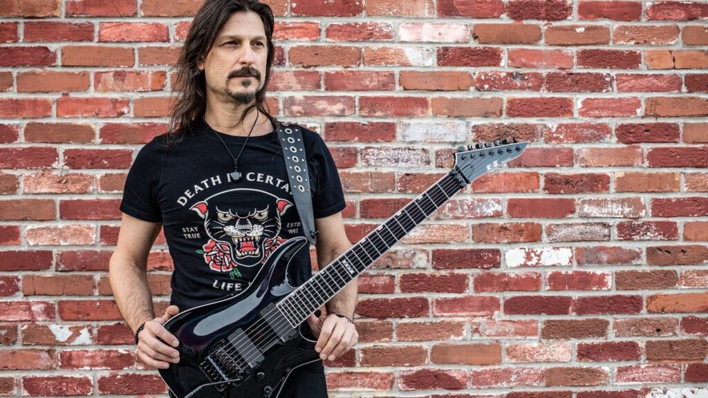 Angra o pior e o melhor gênero do Metal, segundo Rafael Bittencourt