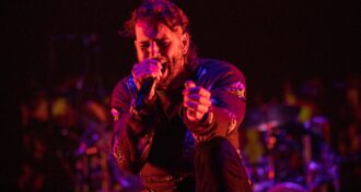 Avenged Sevenfold já vimos muitas bandas cancelando turnês... Vocês verão muito mais, diz M. Shadows