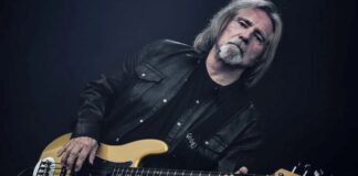 Black Sabbath todo mundo estava entrando na magia negra e satanismo e, a música 'Black Sabbath', era um alerta contra isso