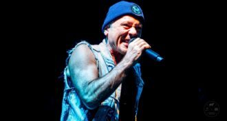 Bruce Dickinson eu realmente tenho pessoas que gostam da minha música, e não só porque eu sou o cara do Iron Maiden