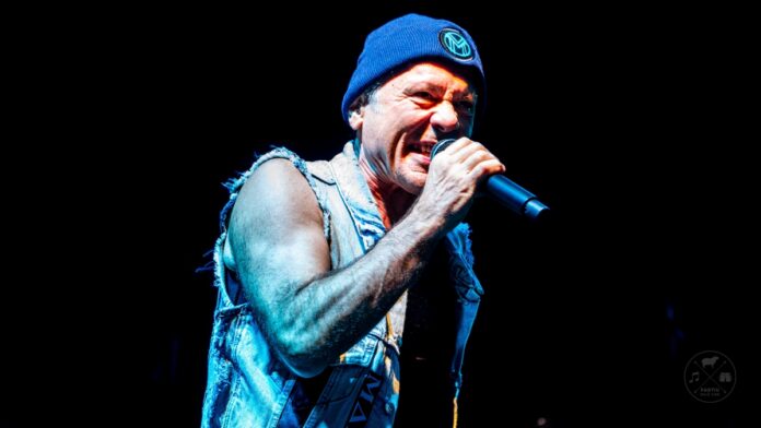 Bruce Dickinson eu realmente tenho pessoas que gostam da minha música, e não só porque eu sou o cara do Iron Maiden