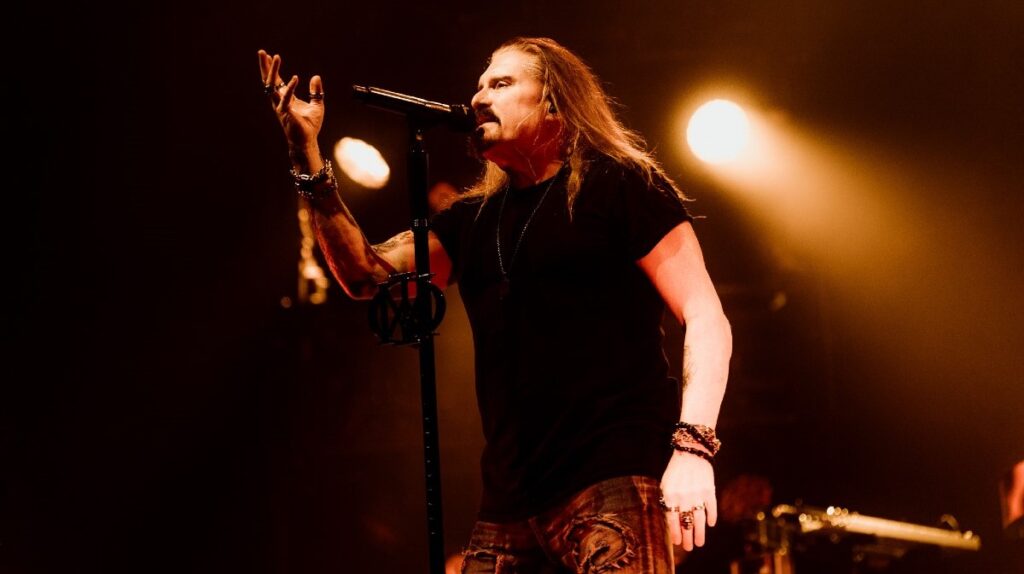 Dream Theater os brasileiros são muito hospitaleiros, acolhedores. Há uma boa energia. É um país absolutamente lindo, diz James Labrie