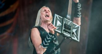 Hammerfall Oscar Dronjak elege o álbum que define o Heavy Metal, isso resume tudo o que eu amo sobre Metal