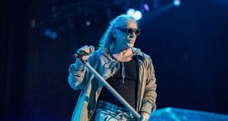 Iron Maiden: Bruce Dickinson novamente repreende fãs por consumirem maconha durante o show