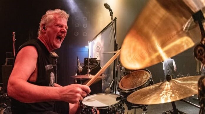 Iron Maiden Simon Dawson é anunciado como novo baterista
