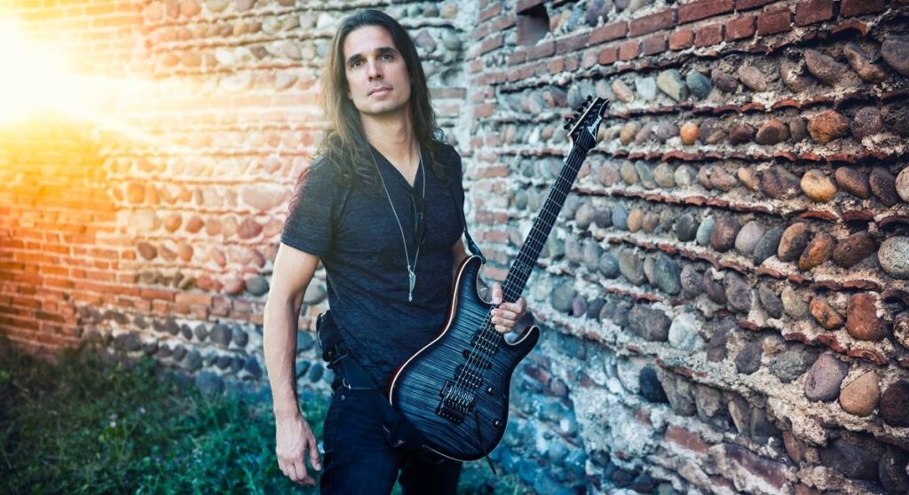Kiko Loureiro acredita que há menos bandas hoje em dia por causa por causa das mídias sociais