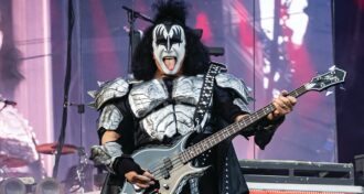 Kiss sei o quão bom eu sou. As outras pessoas não são qualificadas para ter uma opinião, diz Gene Simmons sobre suas habilidades no baixo