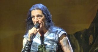 Manowar algum idiota reclamou na internet como os ingressos são caros, diz Joey DeMaio