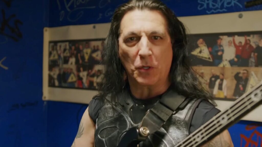Manowar o mundo está cheio de idiotas que ficam em casa o dia todo mexendo na porra do saco e escrevendo merda na internet, diz Joey DeMaio