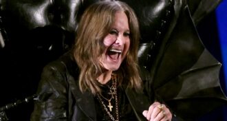 Ozzy Osbourne cantou Mama, I'm Coming Home no dia anterior a sua introdução no Hall da Fama do Rock And Roll