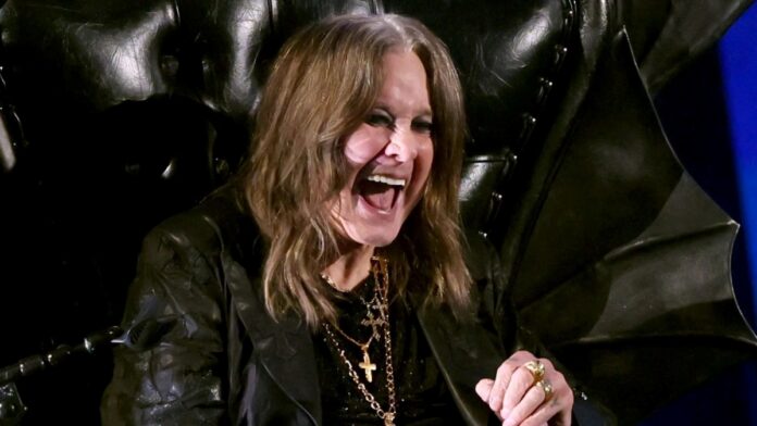 Ozzy Osbourne cantou Mama, I'm Coming Home no dia anterior a sua introdução no Hall da Fama do Rock And Roll