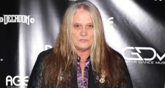 Sebastian Bach afirma que CD's causam fadiga auditiva e sugere aos fãs que deem preferência aos vinis