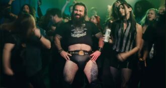 Será que essa moda pega Liquid Death lança fralda para metalheads