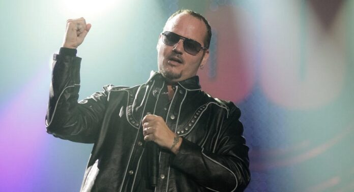 Tim Ripper Owens há muitos cancelamentos agora por baixa venda de ingressos, mas ainda há uma cena metal, só está saturada